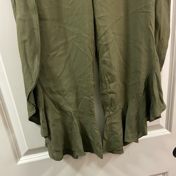 Cat & Jack Olive Green Girls Bottoms - Picture 3 of 9